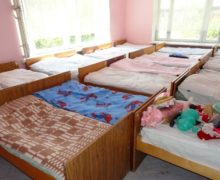 «Родители должны понять, что это не причуда». Более 100 детских садов в Кишиневе закроются летом на ремонт