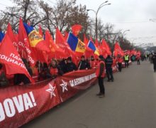 В Кишиневе проходит марш социалистов. На акцию пришел Додон (Обновлено)