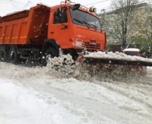 Из-за снегопада в Кишиневе перекрыли несколько улиц