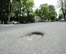 Ехать-копать.  Что не так с ремонтом центральных улиц Кишинева
