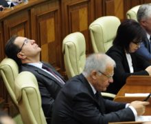 Депутаты не торопятся с выводами. О причинах отмены выборов в Кишиневе расскажут в конце октября