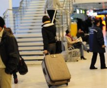 Пограничники задержали в Кишиневском аэропорту трех российских граждан за попытку украсть спасательные жилеты