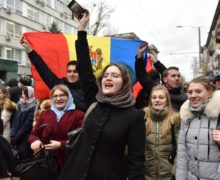Протест без масс. В Кишиневе митинговали недовольные итогами выборов