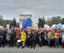 «Утром выходила из дома, как на фронт». Молдавские учителя провели самую массовую акцию протеста