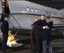 Предвыборный плен. Москва освободила молдавских пилотов от талибов, но до Кишинева им еще далеко