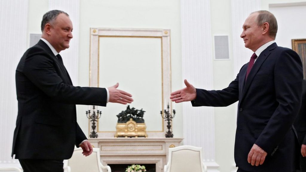 Mâna lui Putin, din nou în politica moldovenească. De ce are nevoie bașcana Evghenia Guțul de fotografii cu președintele Rusiei?