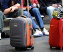 Пограничники задержали двух граждан Молдовы, воровавших вещи из багажа пассажиров в Кишиневском аэропорту
