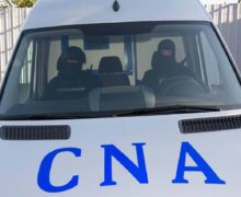 Офицеры НЦБК задержали трех полицейских, вымогавших взятку €2 тыс. (ОБНОВЛЕНО)