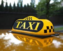 VIDEO Controale inopinate la companii prestatoare de servicii taxi. Ce au depistat oamenii legii