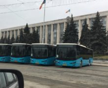 Синие автобусы отправляют в дело. В Кишиневе расследуют покупку через офшор 31 автобуса