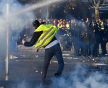 В Париже возобновились протесты «желтых жилетов». Полиция задержала 152 человека