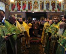 Митрополия Молдовы уточнила, как будут работать церкви. Советует соблюдать дистанцию в очереди к священнику