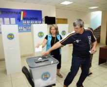 Cine alege viitorul Moldovei? De ce tinerii nu merg la vot?