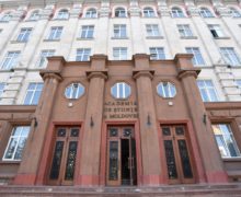 Академия наук Молдовы призвала изменить Конституцию, переименовав молдавский язык в румынский