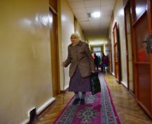 Пенсионерам с маленькой пенсией помогут платить за электроэнергию. Таких в Молдове — больше 300 тысяч