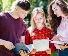В Молдове школьникам и студентам увеличат стипендии