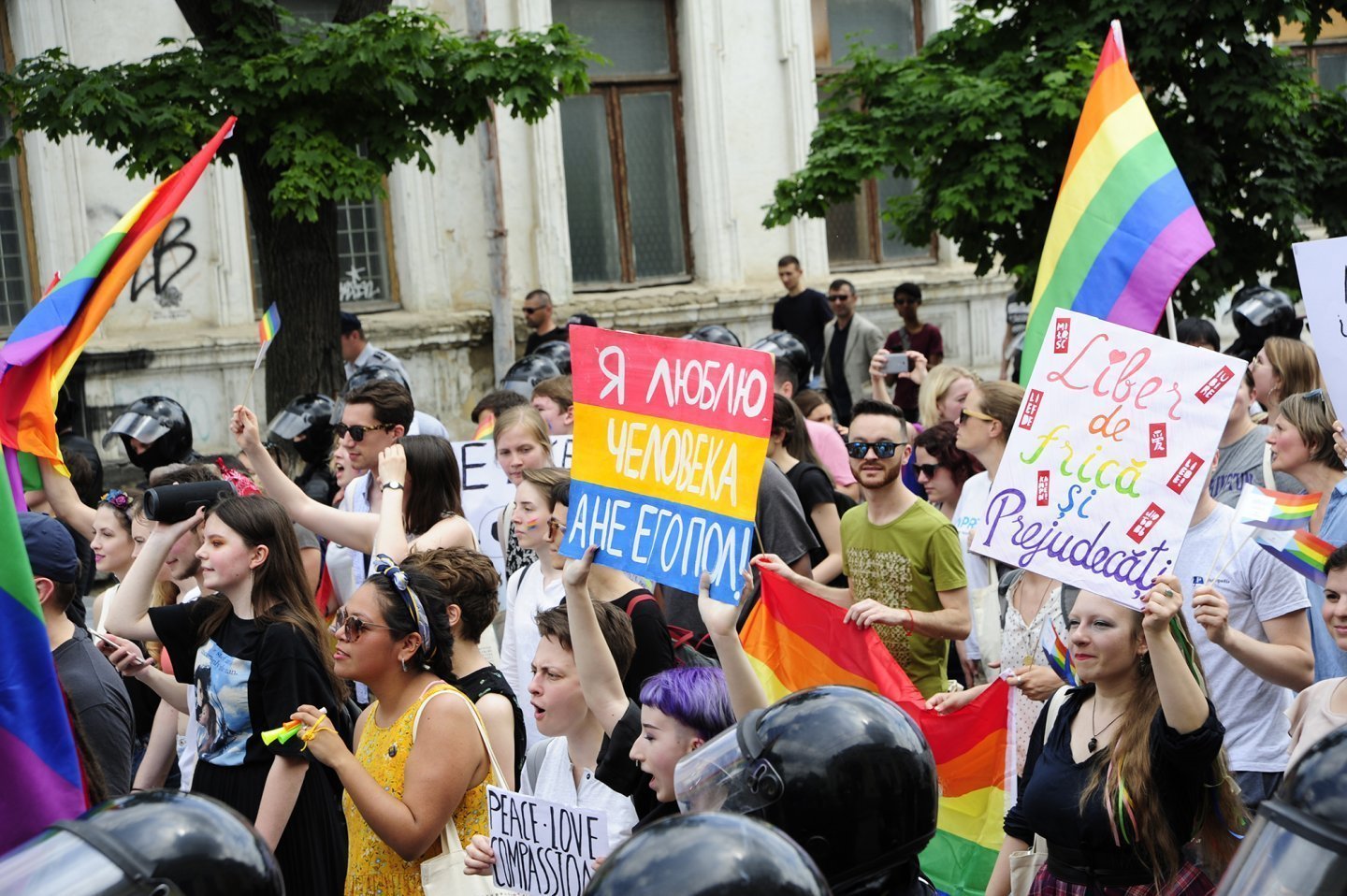 Я хотел почувствовать, каково это сказать, что я — гей». Зачем  гетеросексуальные люди участвуют в ЛГБТ-маршах в Молдове. 7 историй -  NewsMaker