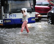 Unele rute de troleibuz circulă cu întârziere din cauza ploilor abundente. Precizările RTEC (FOTO)