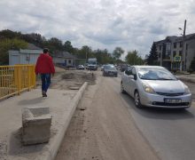 На строительстве дороги Кишинев-Унгены-Скулены бастуют рабочие. Им не платят зарплату уже полгода