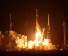 SpaceX доставила на орбиту первые 60 спутников для раздачи «всемирного интернета»