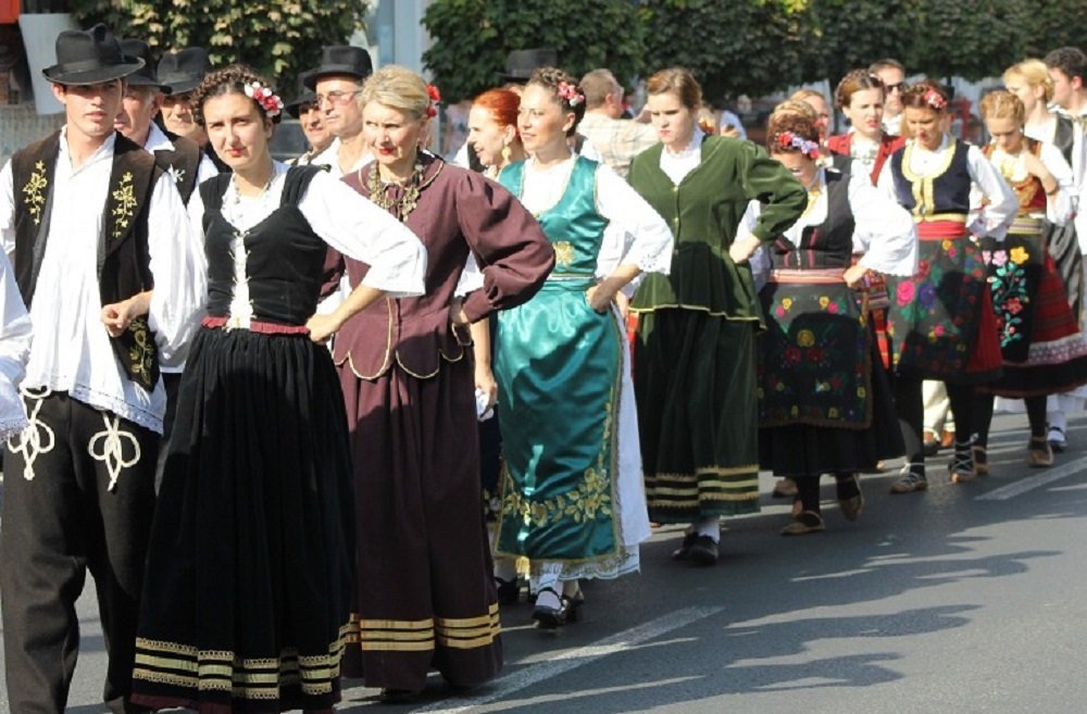 Первая национальная группа. Национальные меньшинства Молдовы. Этнические меньшинства в Молдове. Национальные меньшинства в Молдове 1800.