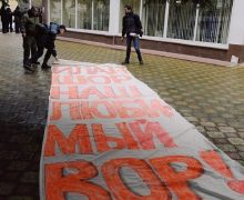 «Полиция Оргеева решила выслужиться перед мэром». Движение OccupyGuguță оспорило штраф, выписанный трем активистам