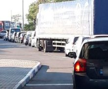 На трех таможенных пунктах на границе Молдовы с Украиной образовались большие очереди машин