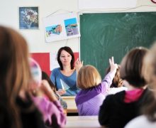 В Молдове более 400 школ используют электронные дневники