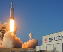 SpaceX провела первый коммерческий запуск сверхтяжелой ракеты Falcon Heavy