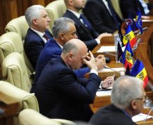 Итоги дня: о том, как Плахотнюк прибыл на заседание парламента, кто  и за что «избил» депутата-демократа Сырбу, и как «оплакивали судьбу правосудия в Молдове»