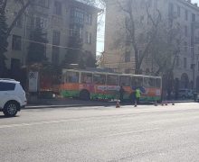 В Кишиневе троллейбус врезался в остановку (ОБНОВЛЕНО)