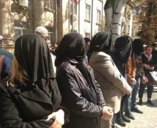 Еще четырем высланным из Молдовы турецким учителям вынесут приговор в течение двух месяцев