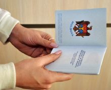 В России активисты «Нашей партии» сожгли паспорта в знак протеста против результатов молдавских выборов