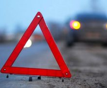 В Кишиневе водитель скончался, после того как врезался в припаркованные автомобили