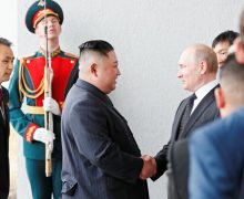 Владимир Путин и Ким Чен Ын встретились во Владивостоке. В трех фото