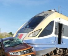 Поезд Кишинев-Одесса протаранил автомобиль. Один человек погиб