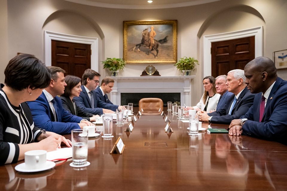 Делегацию Молдовы приняли в Белом доме. Что Санду обсудила с вице-президентом США Майком Пенсом