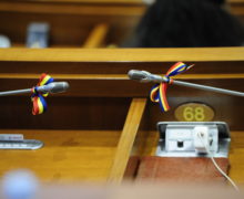 Депутаты работают, не поднимая рук. Молдавский парламент бездействует два месяца. Что дальше?