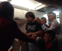 Пьяный пассажир устроил дебош на борту самолета Лондон-Кишинев. Что говорят в Air Moldova
