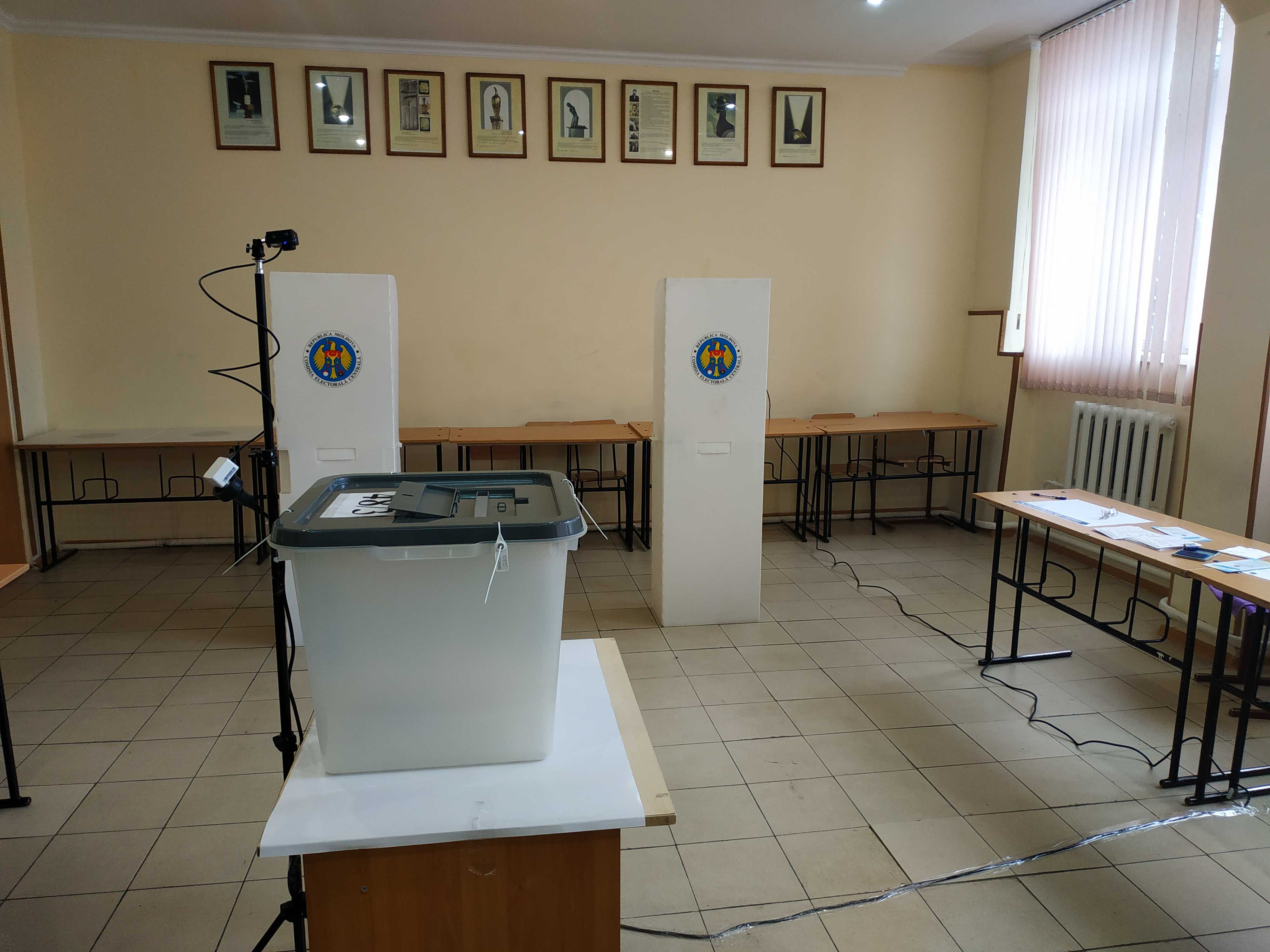К 12 проголосовал всего один человек. Явка на участках в Кишиневе, где голосуют приднестровцы