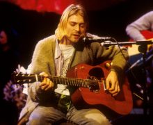 Кардиган лидера группы Nirvana Курта Кобейна продали за $334 тыс.