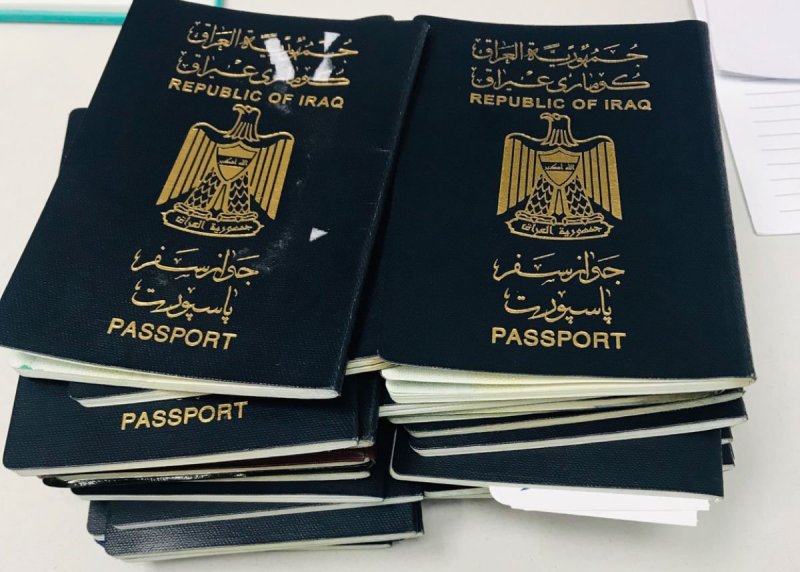 FOTO 30 de cetățeni din Irak au încercat să ajungă în Moldova cu vize false. Printre ei erau 4 copii