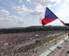 В Праге 250 тыс. протестующих требовали отставки премьер-министра