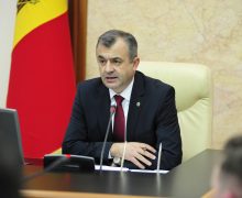 „Nu are premierul un brad și primarul altul. Nimeni nu îl fură pe al altuia”. Premierul explică de ce a fost schimbată locația târgului de Crăciun 