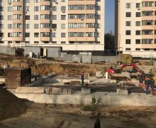 Мэрия Кишинева приостановила строительство жилого дома на Буюканах. Застройщик уверяет, что все законно