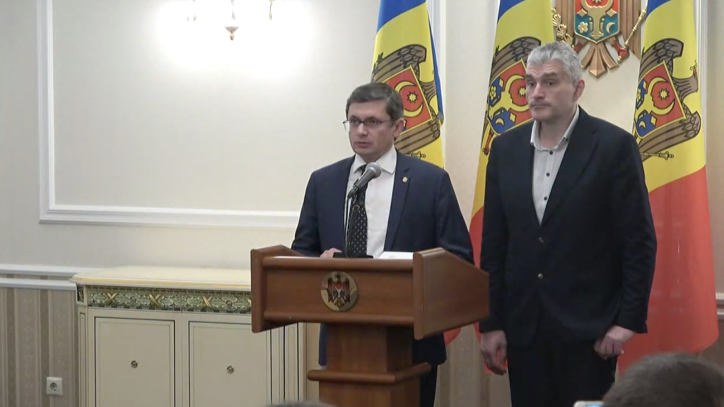 Слусарь и Гросу