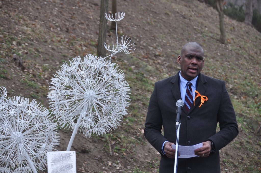 Вне политики. В Кишиневе и Тирасполе появились арт-объекты в память о погибших от домашнего насилия