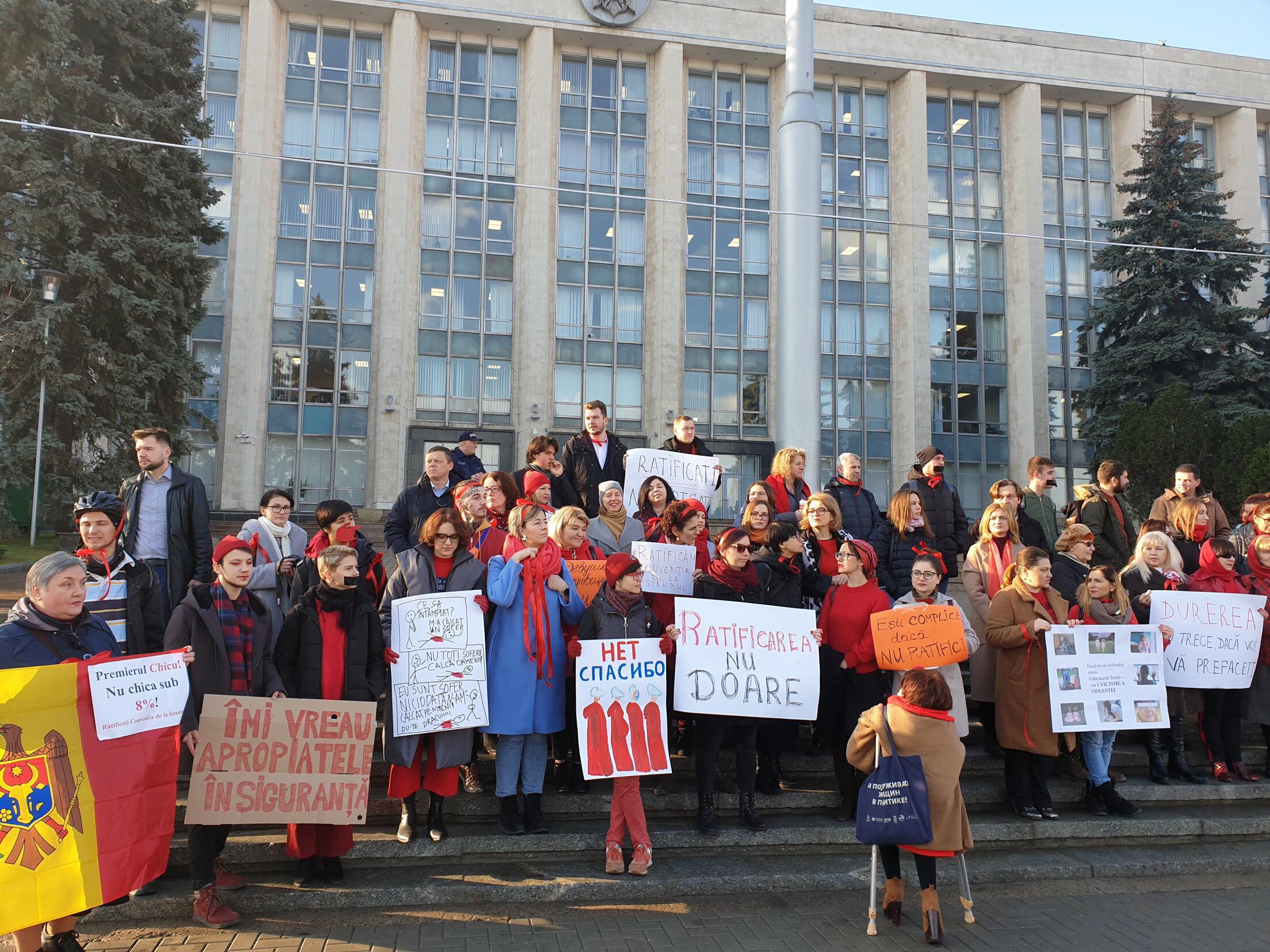 «Девушки не провоцируют насилие». На протесте в Кишиневе потребовали ратифицировать Стамбульскую конвенцию