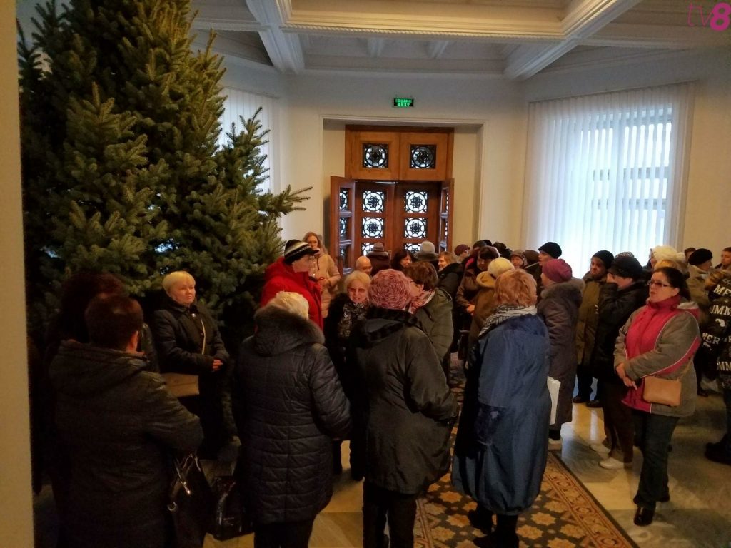 Работники табачных киосков устроили в мэрии Кишинева протест против эвакуации ларьков