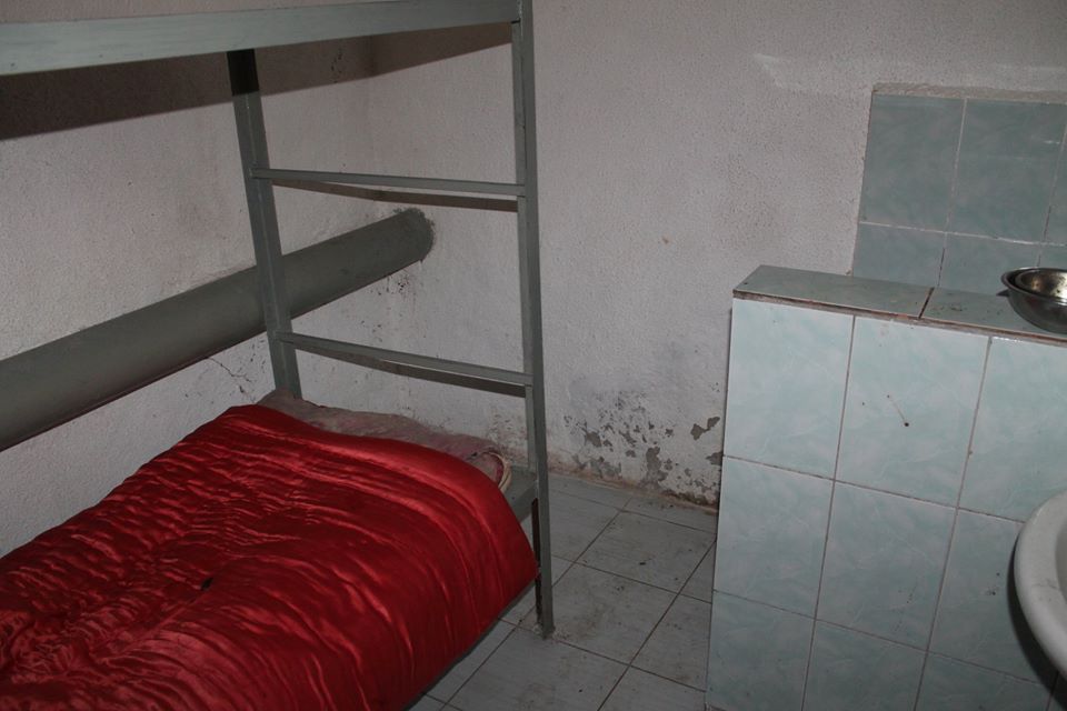 FOTO Condiții inumane și degradante. Izolatorul de detenție provizorie din Briceni a fost închis